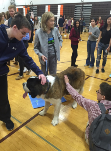 Students petting a therapy dog. Photo by Matthew Wikfors. 