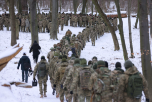 [Sean Gallup: Getty Images]
[Ukrainian soldiers prepare for Russian invasion]