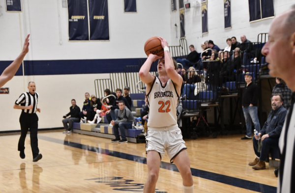 Nick Lukmann scores three of 12 points in the Broncos’ win over Indian Hills.